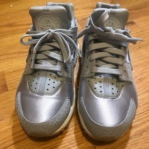 Nike Silver/gray Huarache
